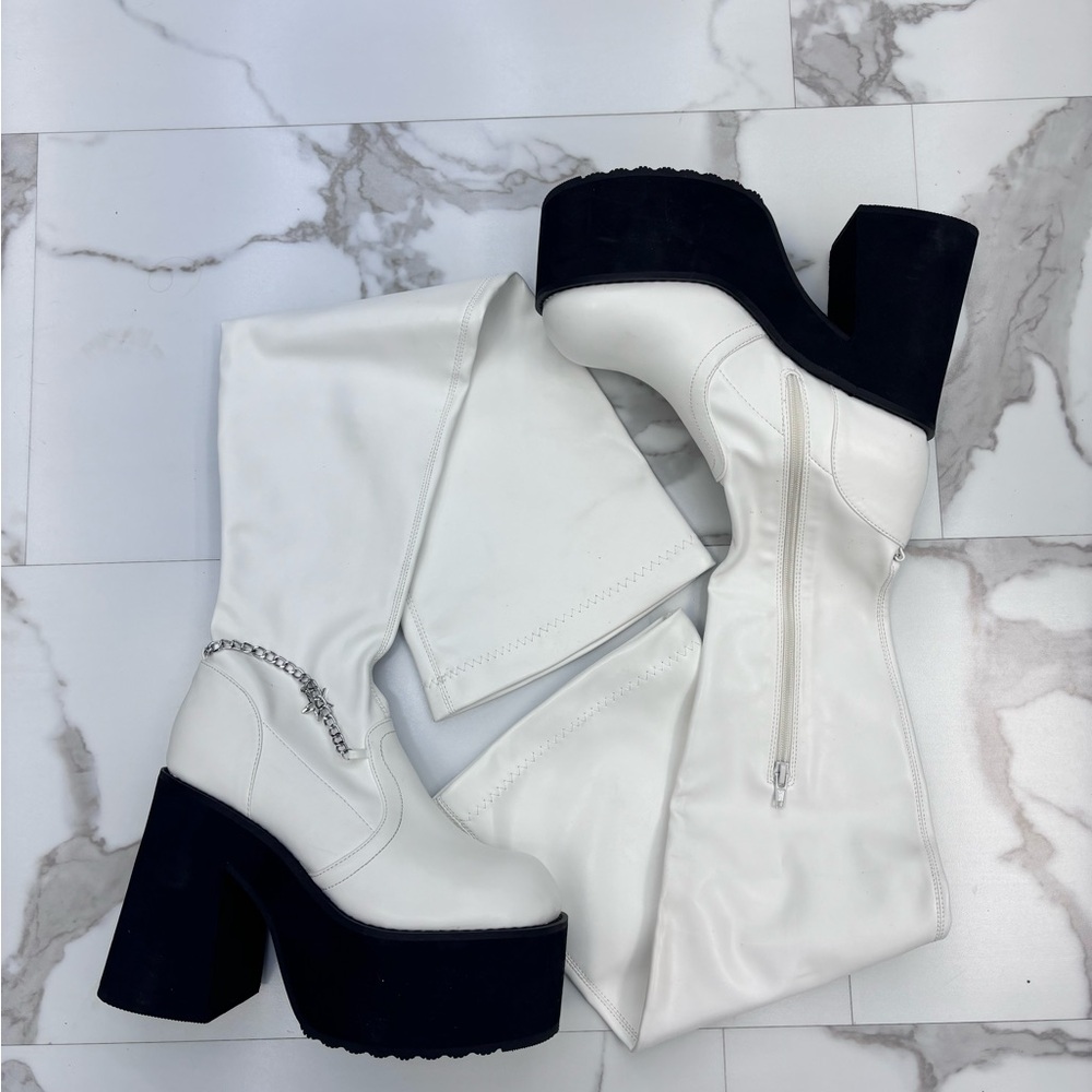 Angel Miss Socialite Thigh High Bratz Doll Boots in white and black, size 9.